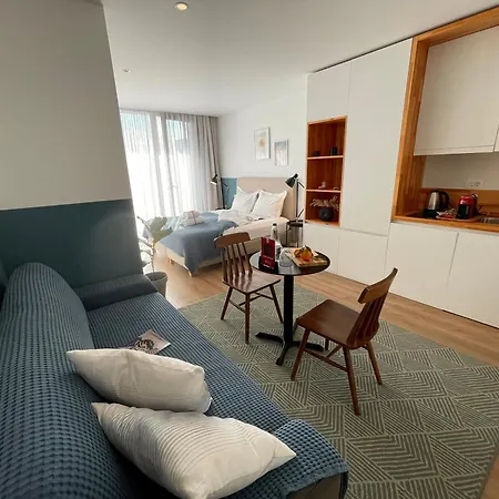 Rooftop 3* Тирана