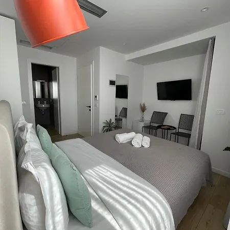 Rooftop 3* Тирана