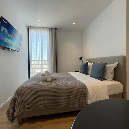 Rooftop 3* טיראנה