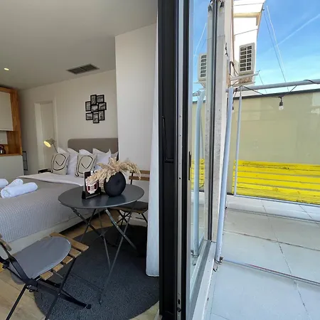 Rooftop Apartmanhotel Tirana