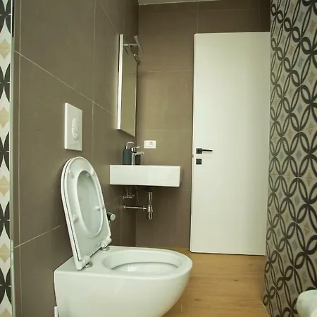 Rooftop 3* טיראנה